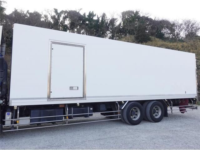Nissan QUON 2015-04 2709553-12