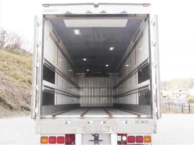 Nissan QUON 2015-04 2709553-17