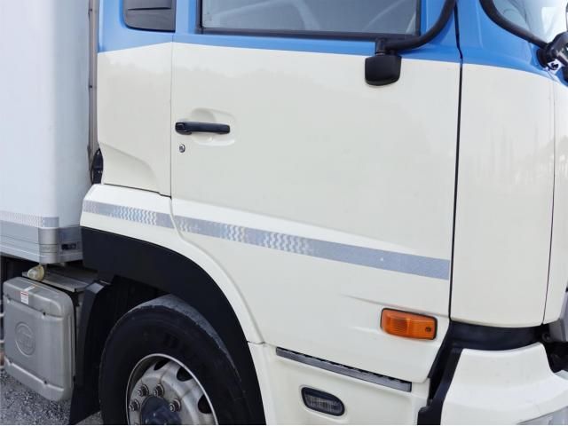 Nissan QUON 2015-04 2709553-7