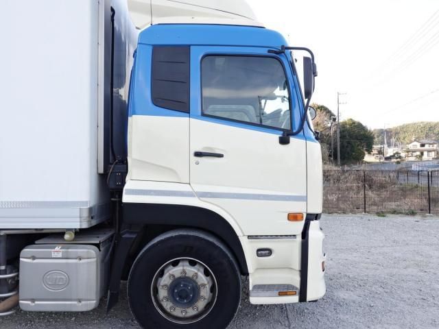 Nissan QUON 2015-04 2709553-8