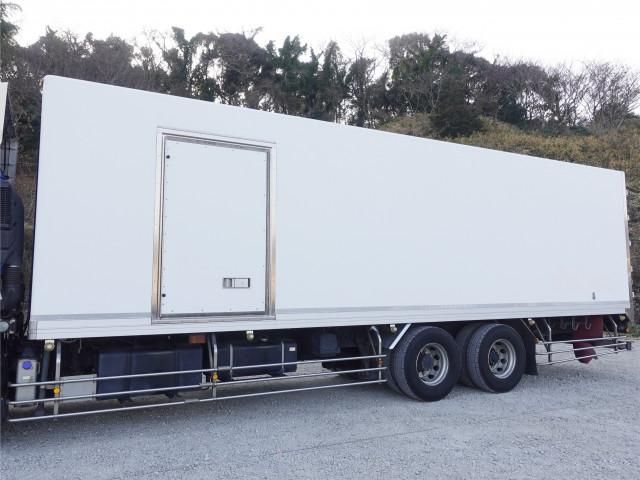 Nissan QUON 2015-04 2709556-12