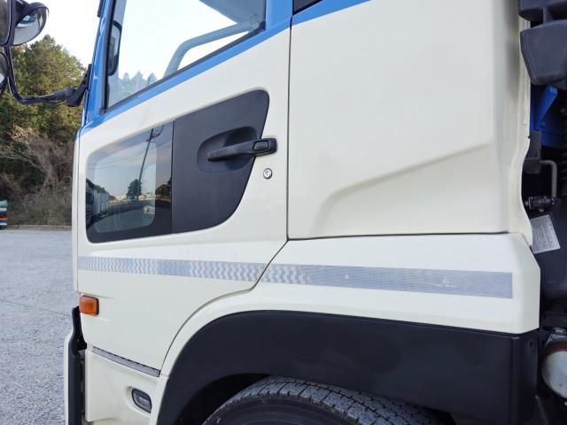 Nissan QUON 2015-04 2709556-14