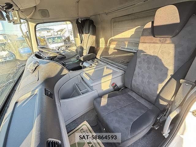 Nissan QUON 2016-12 3067731-14