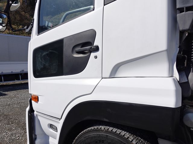 Nissan QUON 2015-12 3681108-9
