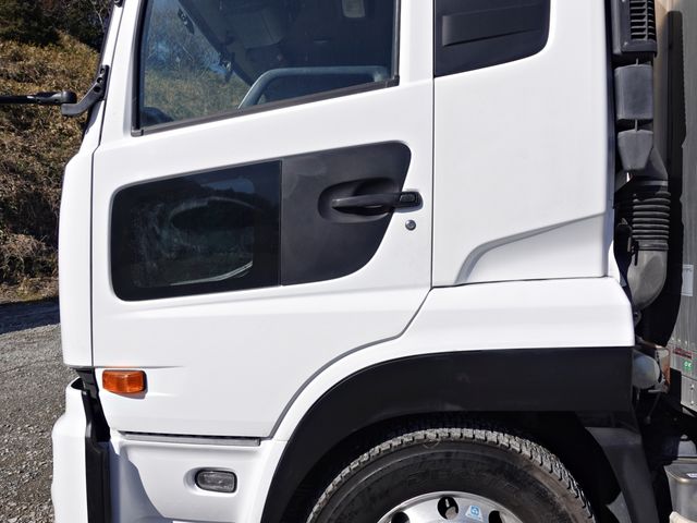 Nissan QUON 2015-12 3681108-10
