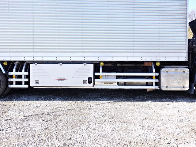 Nissan QUON 2015-12 3681108-16