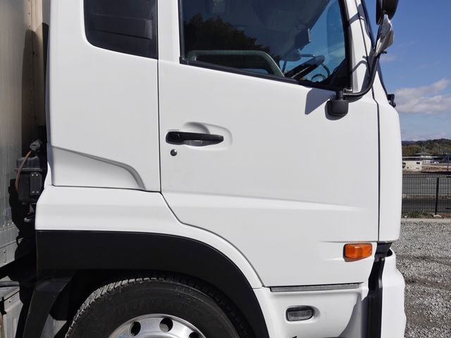 Nissan QUON 2015-12 3681108-5