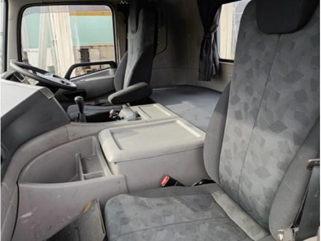 Nissan QUON 2020-03 3681090-17