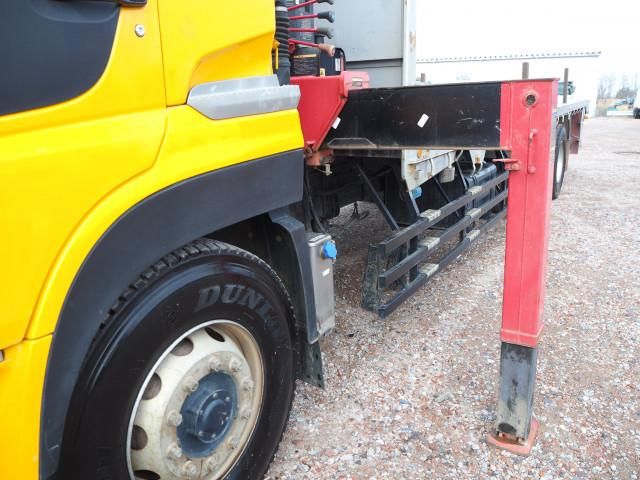 Nissan QUON 2012-05 3758579-11