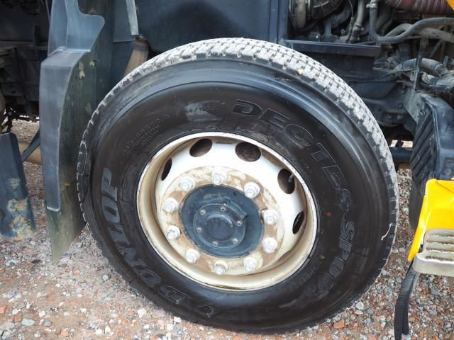 Nissan QUON 2012-05 3758579-16