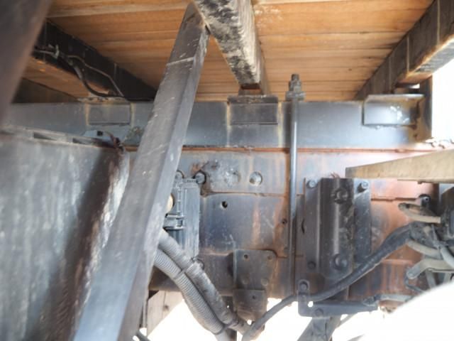 Nissan QUON 2012-05 3758579-18