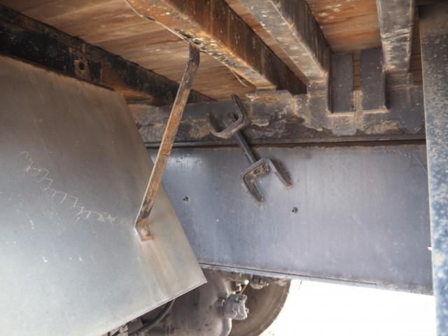 Nissan QUON 2012-05 3758579-19