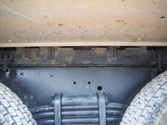 Nissan QUON 2012-05 3758579-22