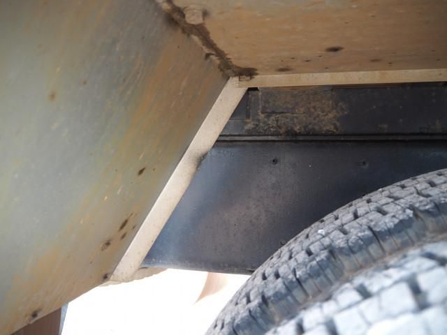 Nissan QUON 2012-05 3758579-23