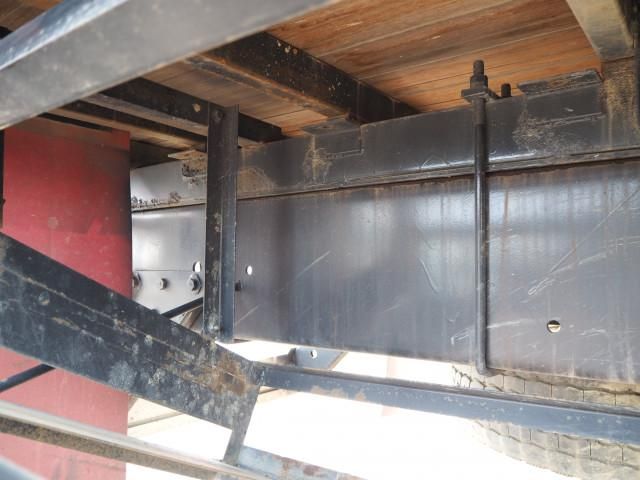 Nissan QUON 2012-05 3758579-24