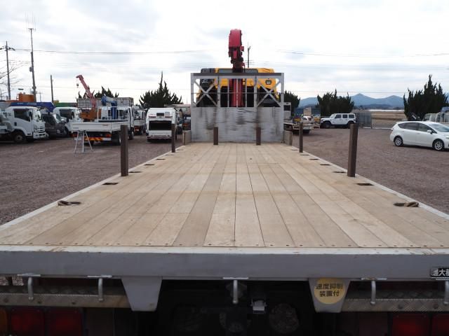 Nissan QUON 2012-05 3758579-26