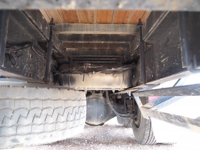 Nissan QUON 2012-05 3758579-27