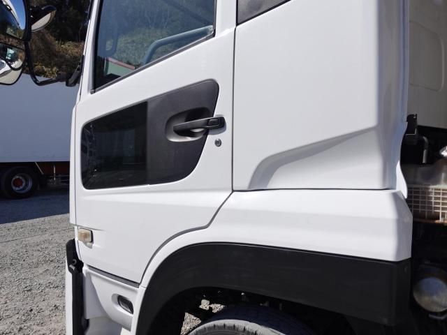 Nissan QUON 2017-12 3758588-10