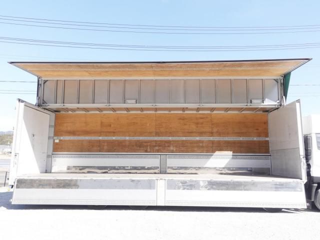 Nissan QUON 2017-12 3758588-13
