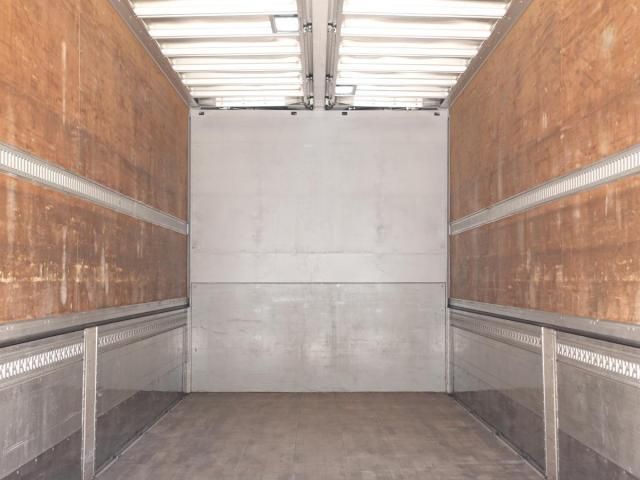 Nissan QUON 2017-12 3758588-15