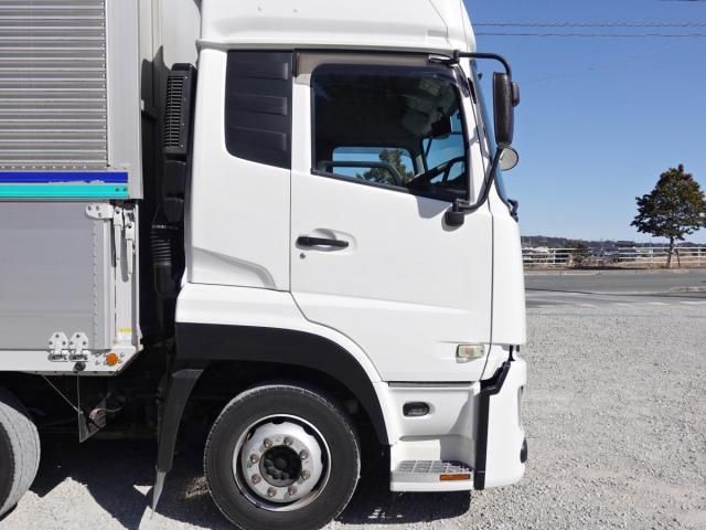 Nissan QUON 2017-12 3758588-6