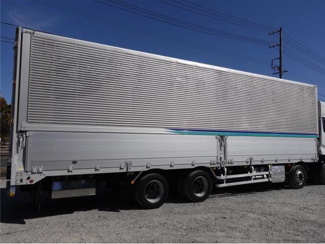 Nissan QUON 2017-12 3758588-7