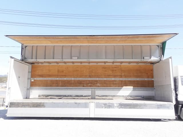 Nissan QUON 2017-12 3758591-13