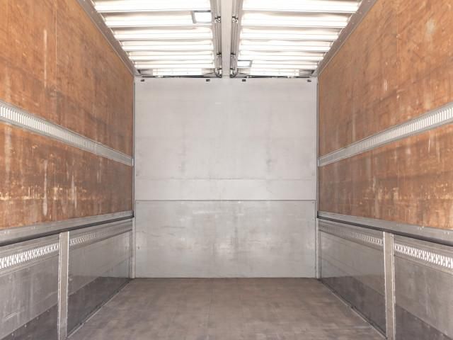 Nissan QUON 2017-12 3758591-15