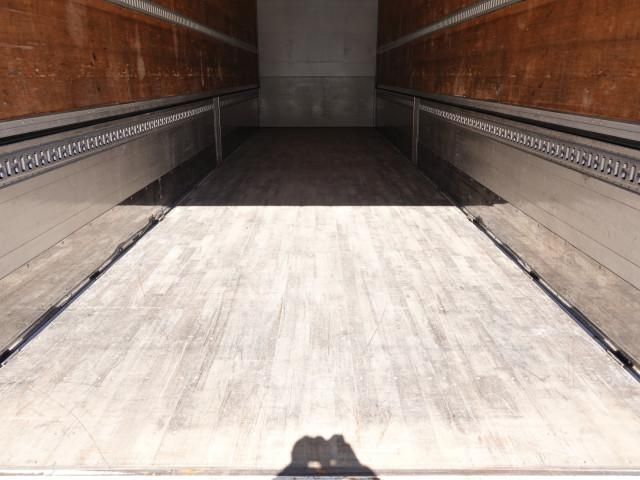 Nissan QUON 2017-12 3758591-16