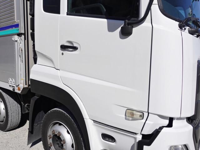 Nissan QUON 2017-12 3758591-5