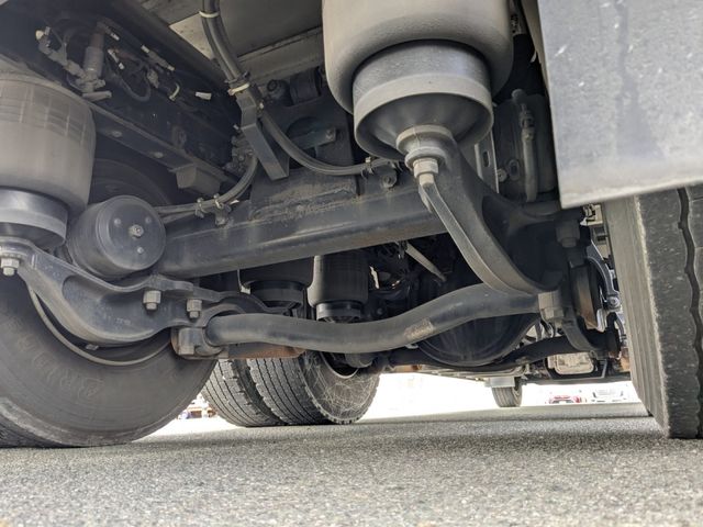 Nissan QUON 2017-09 3758595-9