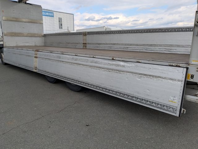 Nissan QUON 2017-09 3758595-15