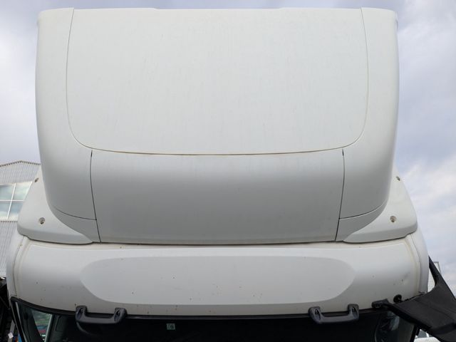 Nissan QUON 2017-09 3758595-24