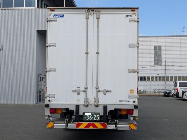 Nissan QUON 2017-09 3758595-6