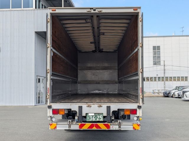 Nissan QUON 2017-09 3758595-7