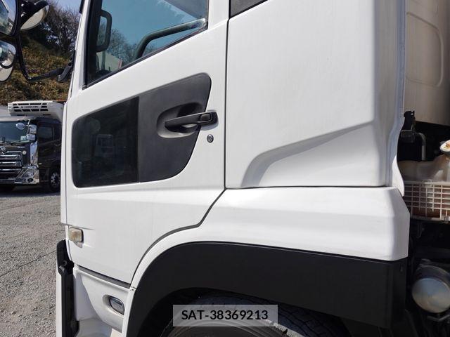 Nissan QUON 2019-07 3909171-10