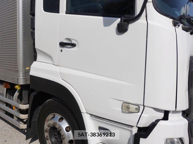 Nissan QUON 2019-07 3909171-3