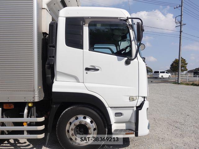Nissan QUON 2019-07 3909171-4
