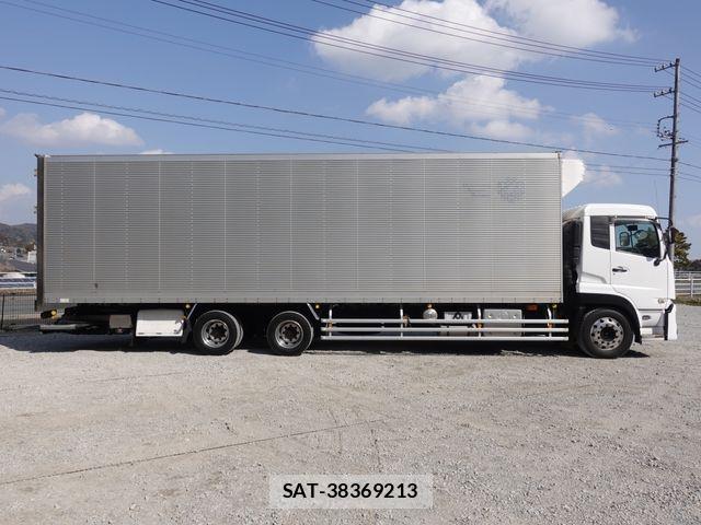 Nissan QUON 2019-07 3909171-6
