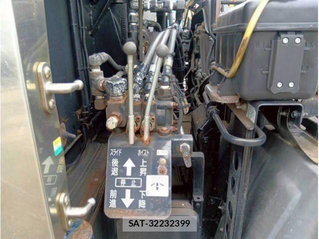 Nissan QUON 2008-02 4047825-21