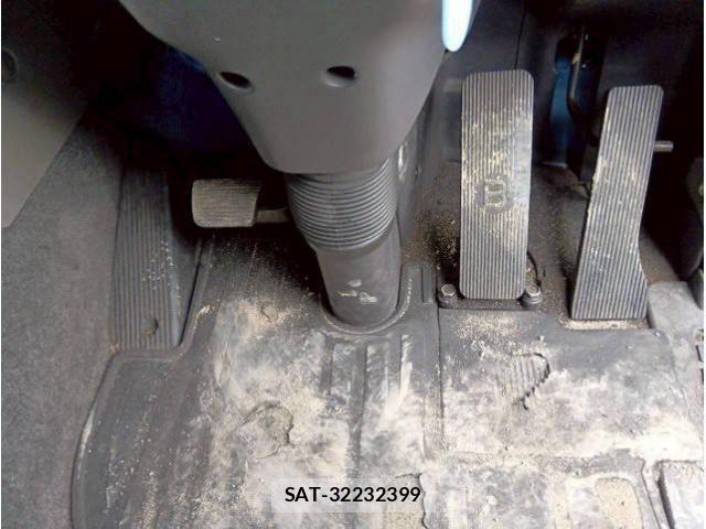 Nissan QUON 2008-02 4047825-7