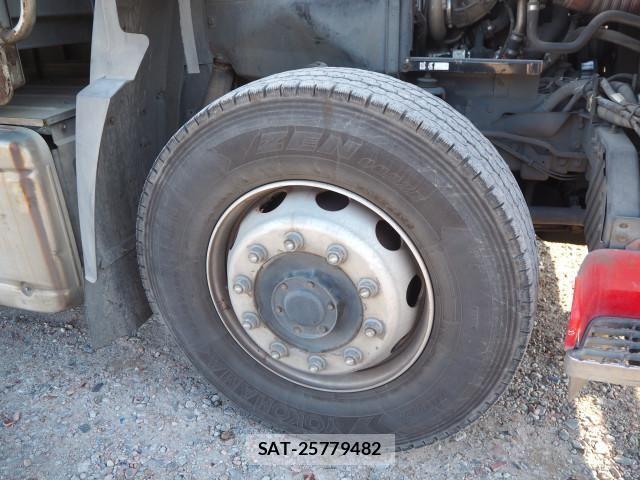 Nissan QUON 2012-06 4111152-10