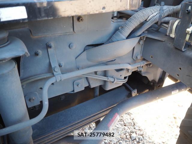 Nissan QUON 2012-06 4111152-11