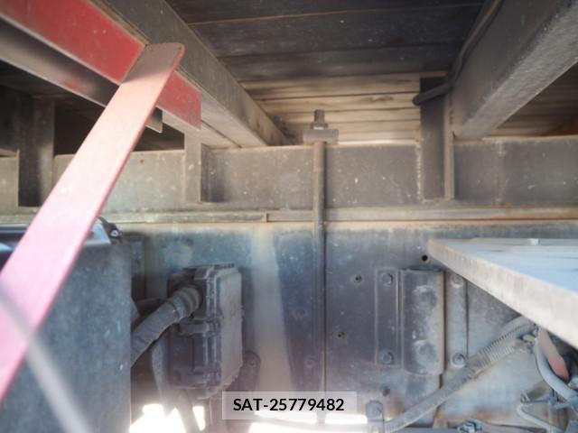 Nissan QUON 2012-06 4111152-12