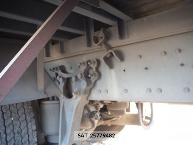 Nissan QUON 2012-06 4111152-14