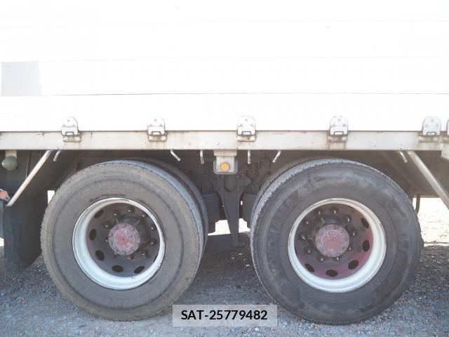 Nissan QUON 2012-06 4111152-15