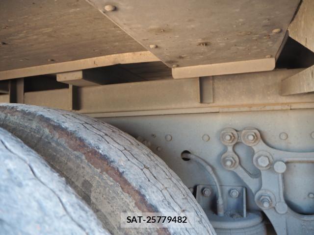 Nissan QUON 2012-06 4111152-17