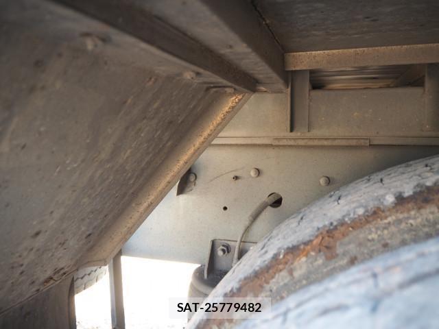 Nissan QUON 2012-06 4111152-19