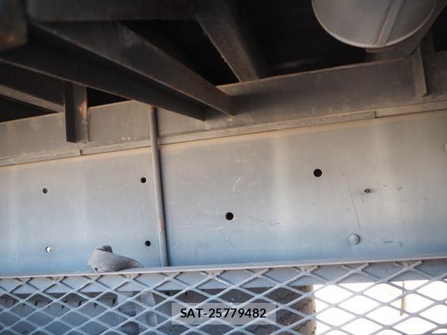 Nissan QUON 2012-06 4111152-20