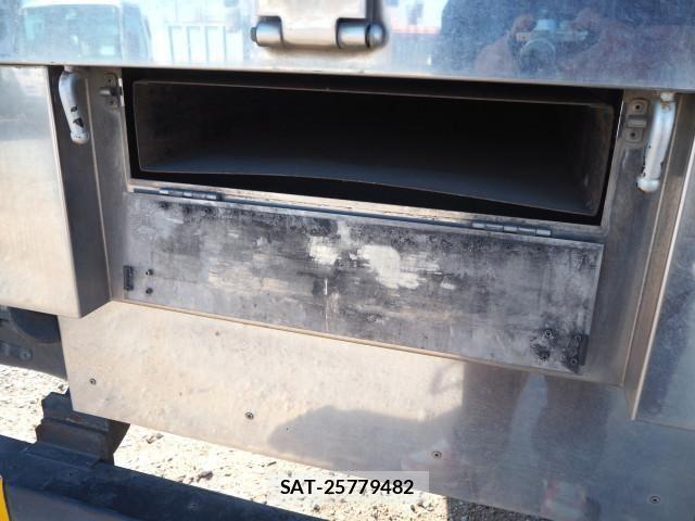 Nissan QUON 2012-06 4111152-23